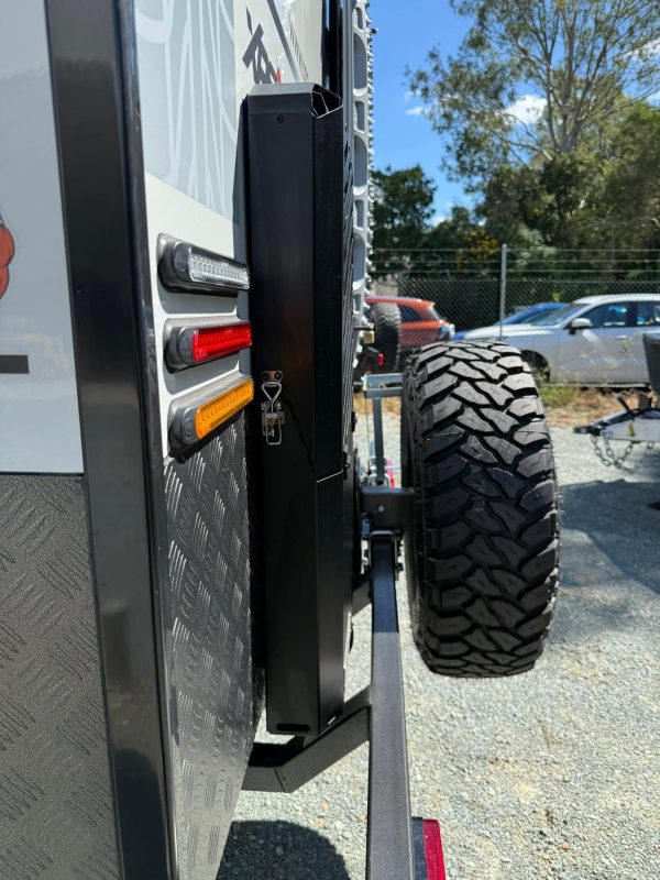Trackabout Lockable Ladder Cover - Image 3